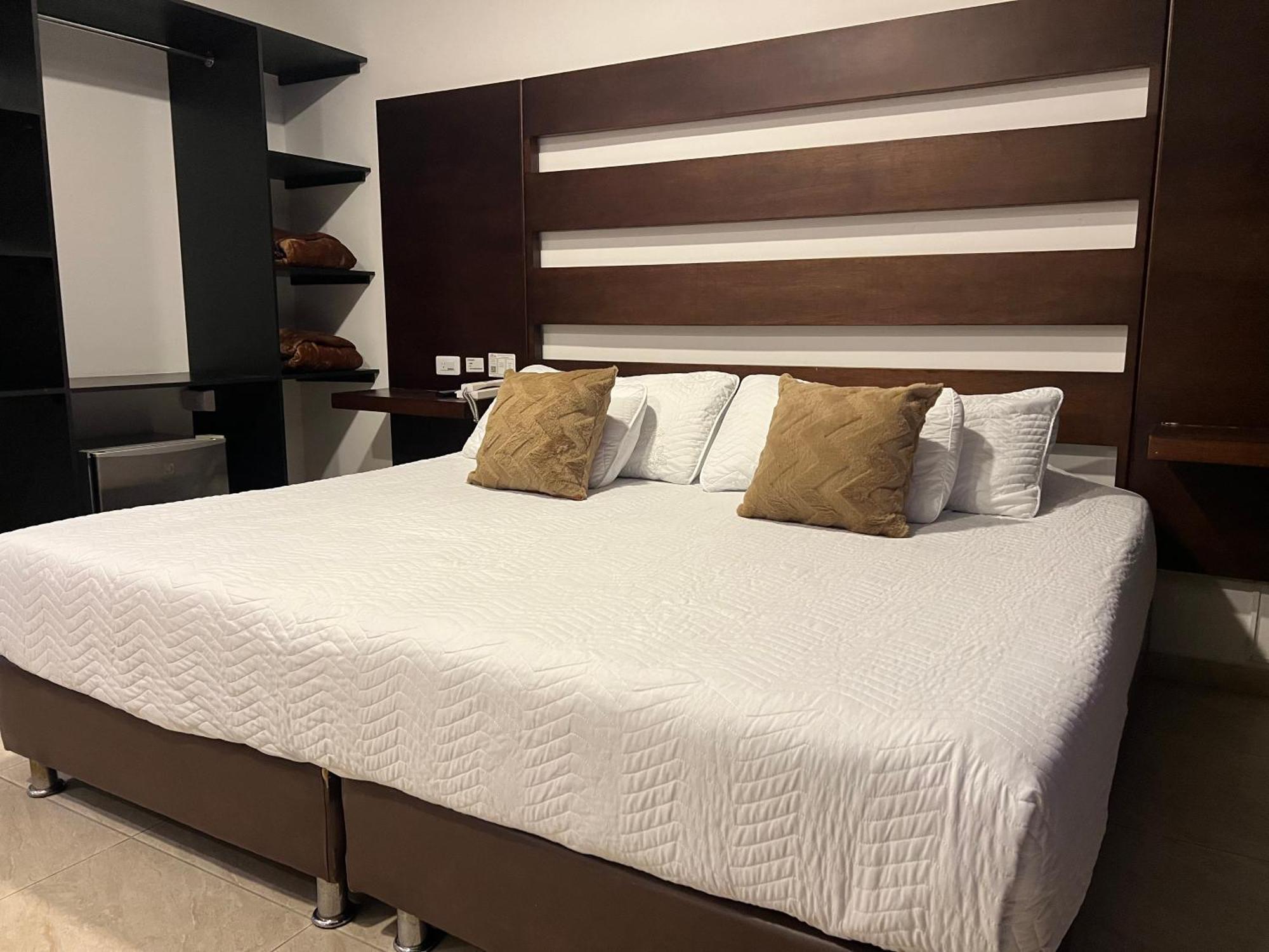 Hotel Marialu Ocaña المظهر الخارجي الصورة
