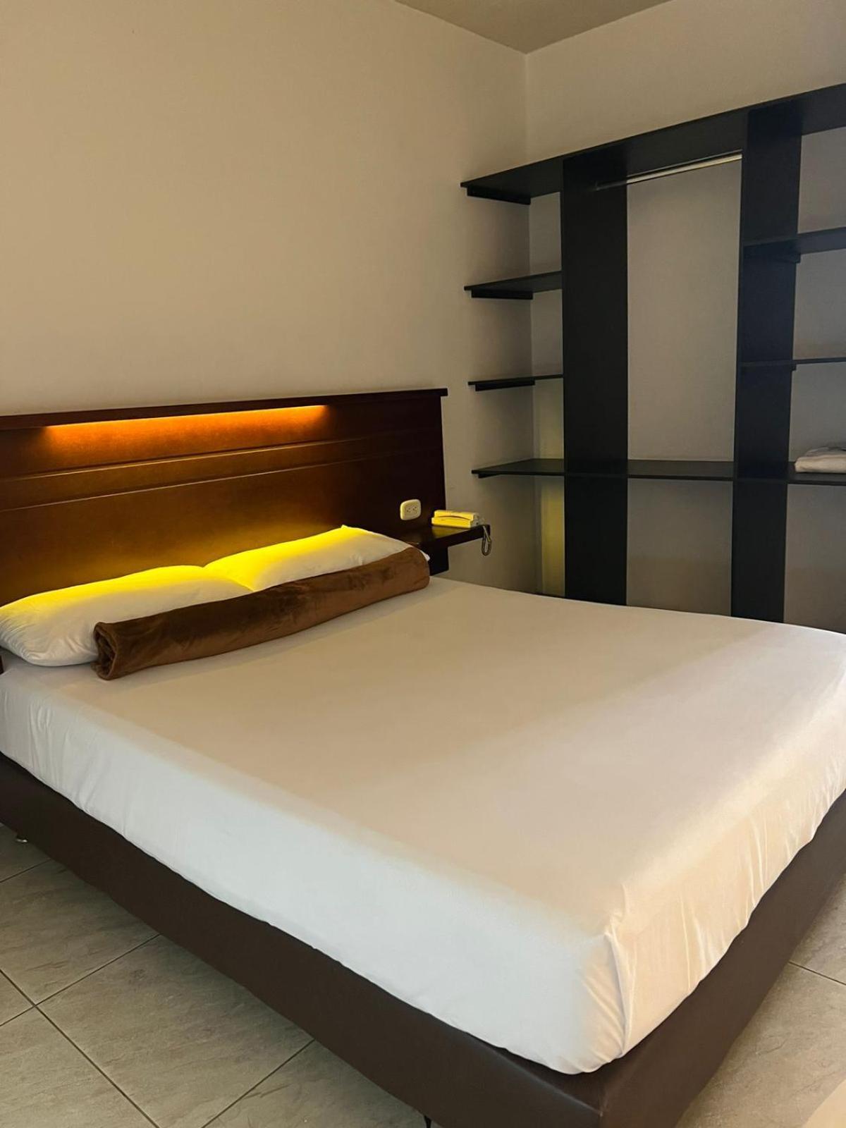 Hotel Marialu Ocaña المظهر الخارجي الصورة